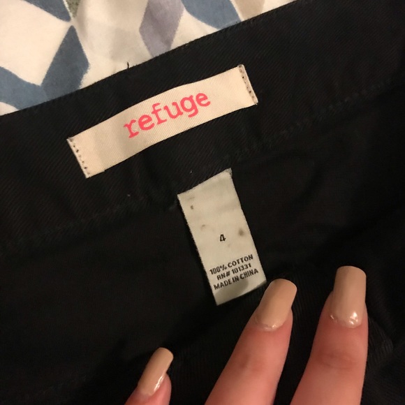 Black ripped shorts - Picture 2 of 4